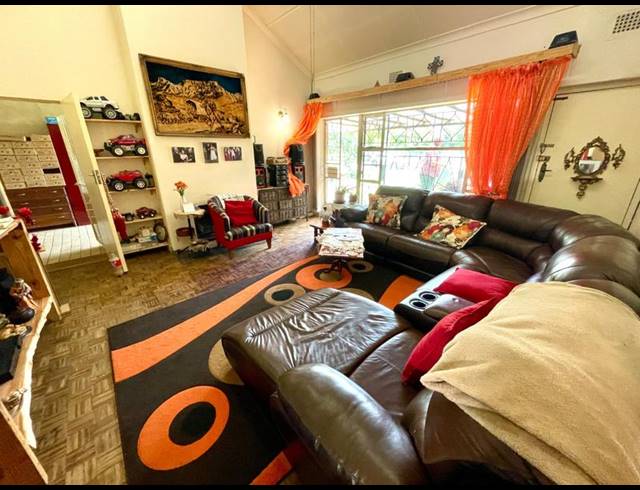 3 BEDROOM HOUSE FOR SALE IN SILVERFIELDS